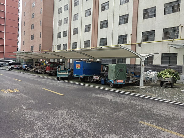膜結構車棚