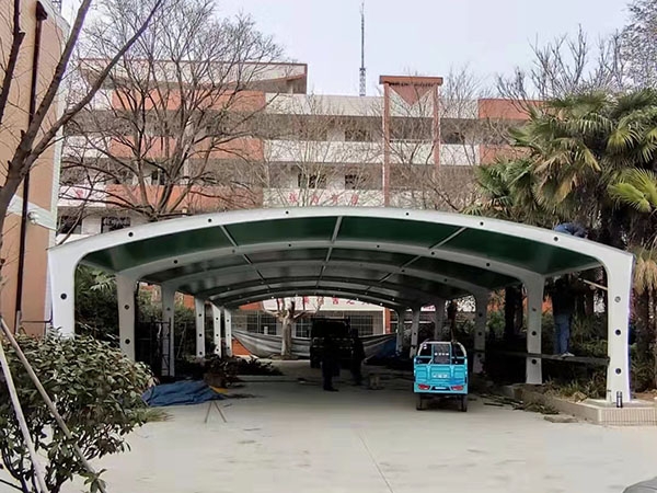 膜結構車棚