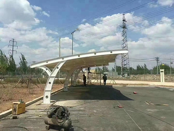 膜結構車棚