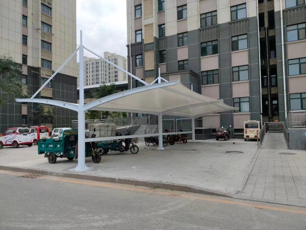 膜結構車棚